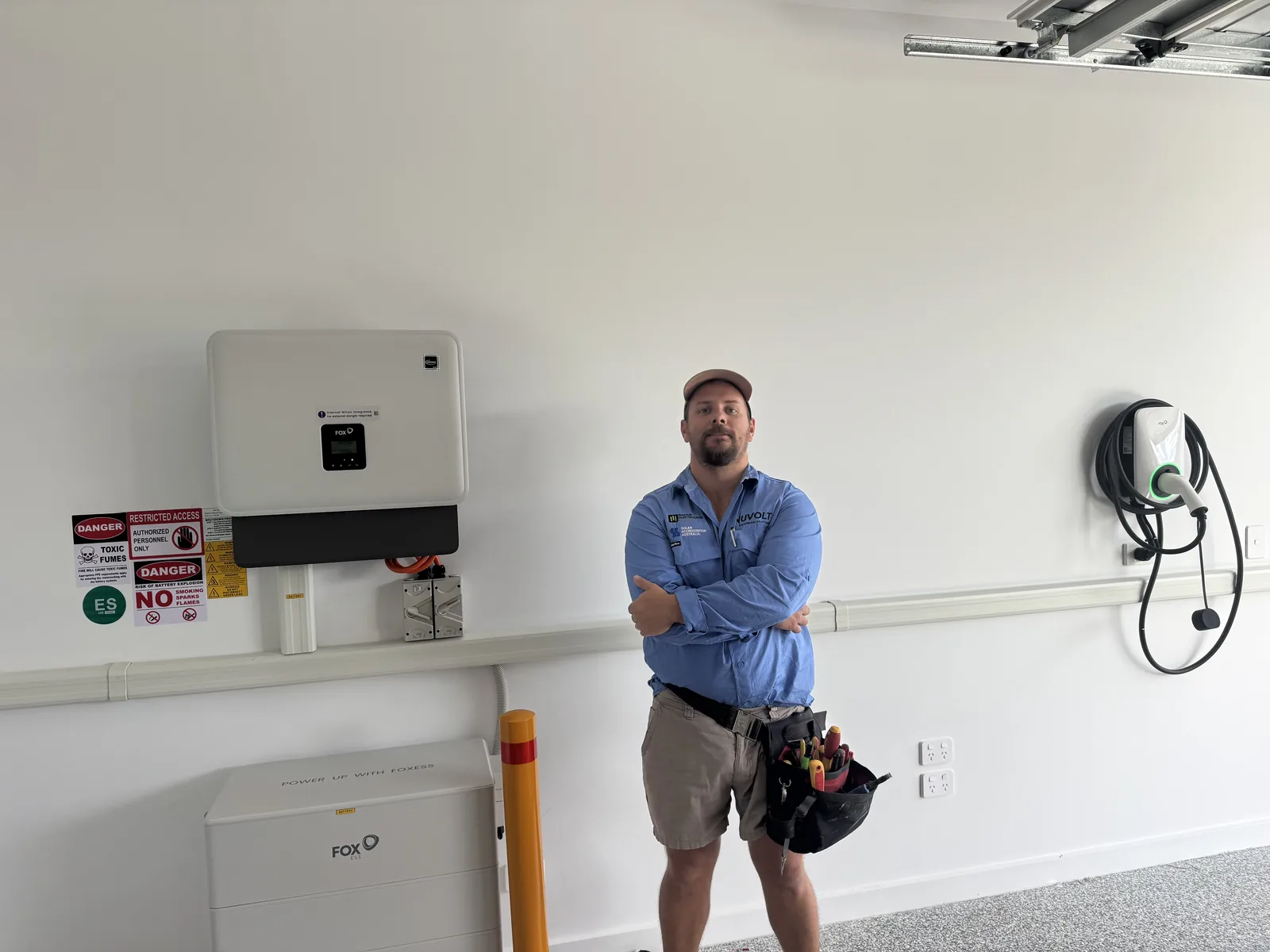 Nuvolt Electrical electrician with a 28kWh Fox ESS CQ7 battery, 15kW H3 three phase hybrid inverter and 22kW three phase EV charger installed in a garage
