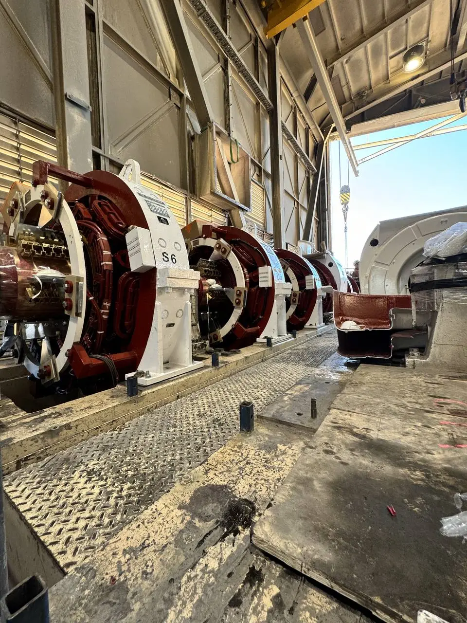 Overhauling large industrial motor windings during a plant shutdown