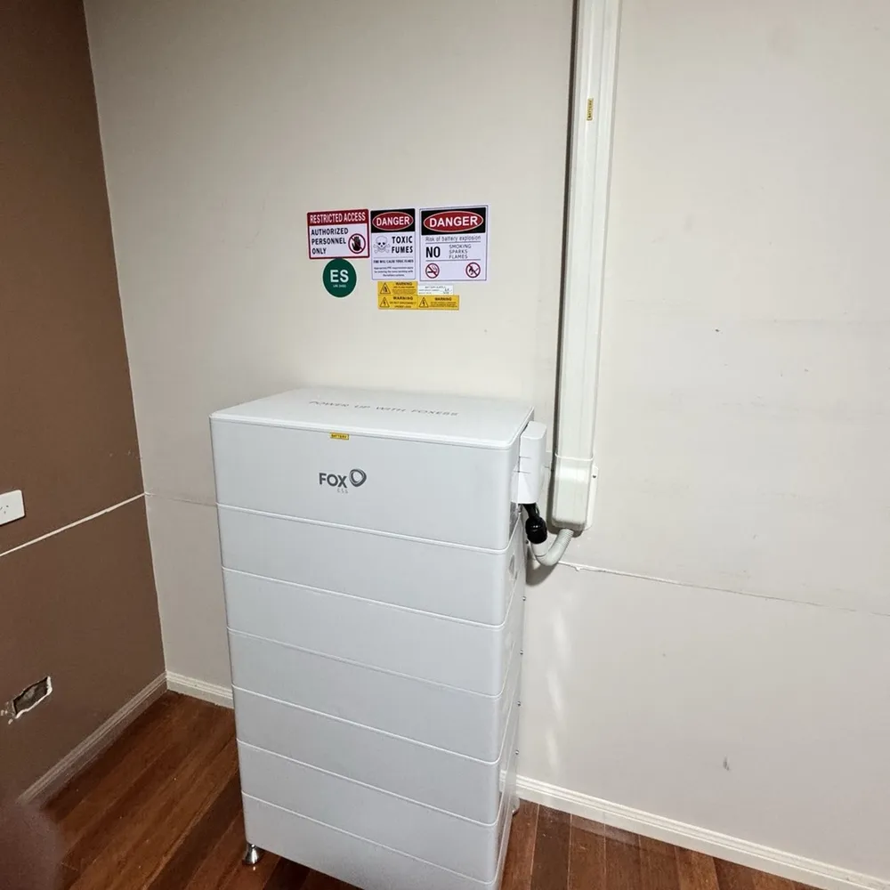 Fox ESS hybrid inverter and CQ7 battery system installed by Nuvolt